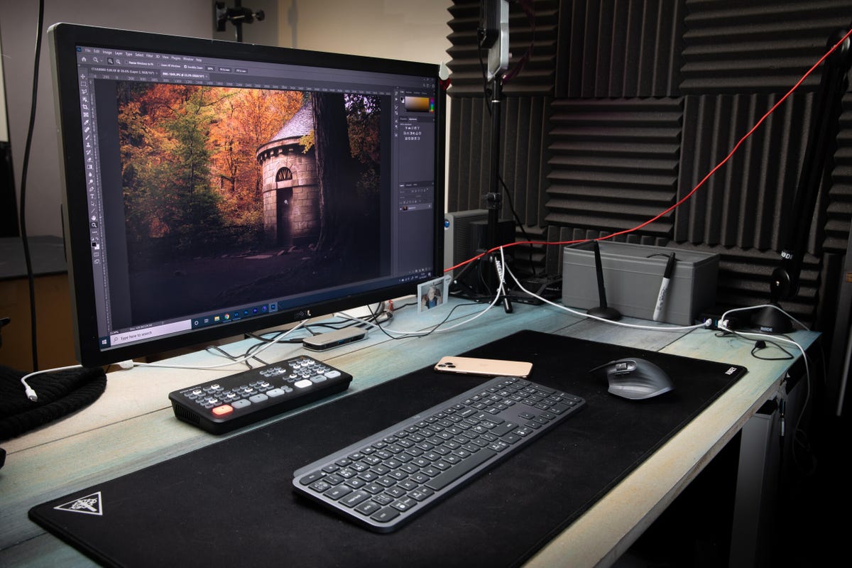 dysk SSD NVMe dla błyskawicznego dostępu do plików wideo szybki dysk SSD NVMe zamontowany na płycie głównej z radiatorami